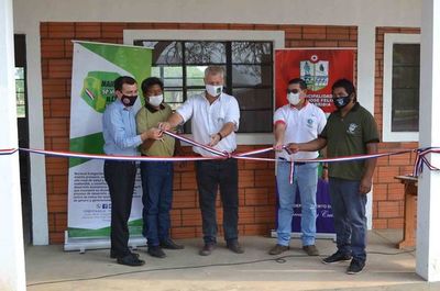 Inauguran mejoras en escuelas indígenas de Boquerón - Nacionales - ABC Color