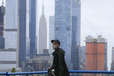 Nueva York reimpone restricciones a restaurantes y limita reuniones - Mundo - ABC Color