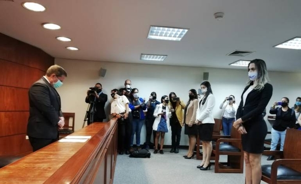 HOY / Juramento de abogada trans desató malestar en la Corte Suprema