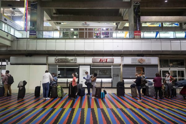 Venezuela extiende hasta febrero el cierre de los vuelos comerciales con excepciones - MarketData