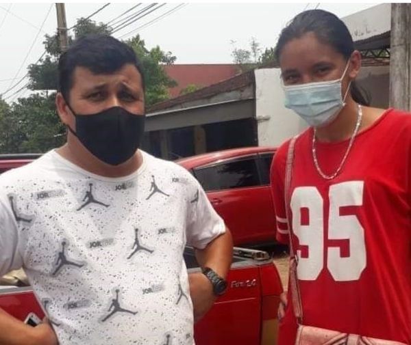 Encontró 500 dólares en la calle y entregó a su dueño