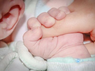 Enfermera británica acusada de asesinar a 8 bebés e intentarlo con 10 más
