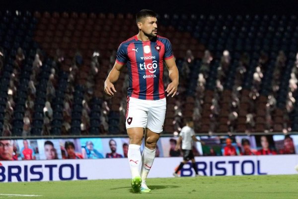 Crónica / Cerro pretende que Patiño siga por más tiempo