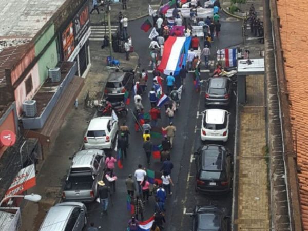 Sigue protesta campesina y hoy hablarán con autoridades