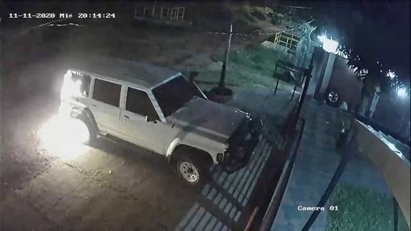 Atacan con bomba molotov la camioneta de concejal de Ñemby y responsabilizan a la familia Lanzoni » Ñanduti