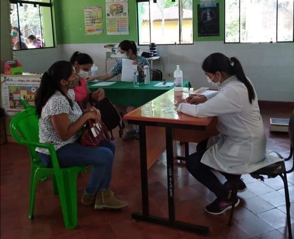 Más de 50 mujeres realizaron estudios ginecológicos y mamarios en Itaipyte
