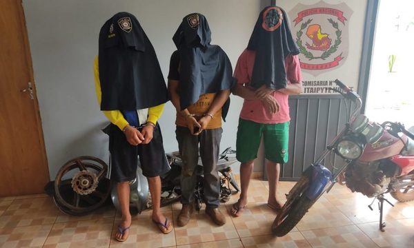 Arrestan a tres sujetos que acababan de «carnear» una motocicleta