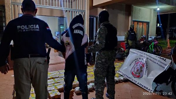 CUSTODIABA MAS DE 400 KILOS DE SUPUESTA MARIHUANA Y FUE DETENIDO.