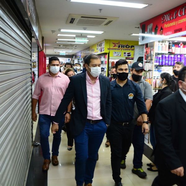Funcionarios y operadores POLITICOS de Prieto SAQUEARON salones del Shopping BOX