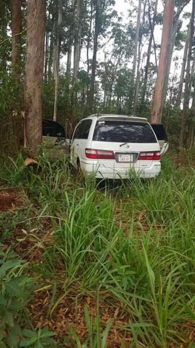 Abandonan camioneta de pareja asesinada