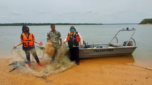 HOY / Fiscalizadores del MADES retiran redes y espineles de los ríos Paraguay y Paraná