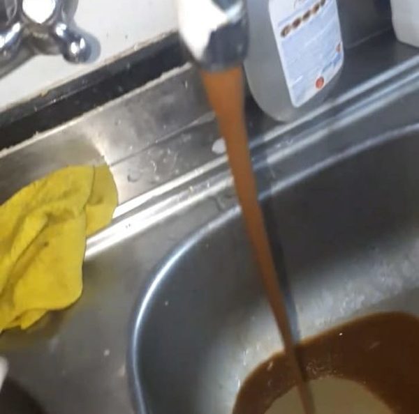 VIDEO: Essap suelta agua sucia y desata indignación