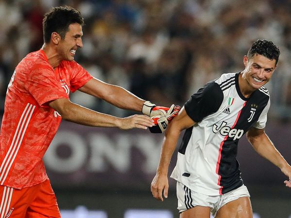 Buffon felicita a Cristiano por alcanzar a Puskas y fija en Pelé próximo reto