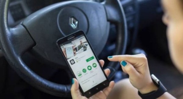 Crónica / Denunció en redes que un Uber se fue con sus cosas y al toque la ayudaron a encontrarlo