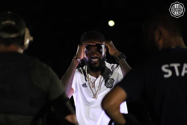 Adebayor rompería vínculo con su agente - Olimpia - ABC Color
