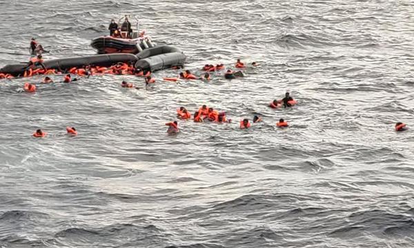 Un naufragio en la costa de Libia dejó al menos 74 muertos – Prensa 5