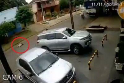 VIDEO: Niño fue brutalmente atropellado por motociclista mientras cruzaba la calle