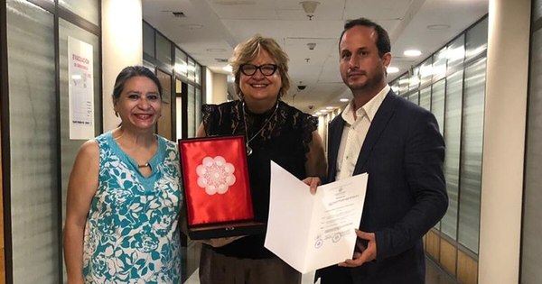 La Nación / Representantes del Festival Mundial del Arpa en el Paraguay fueron homenajeados