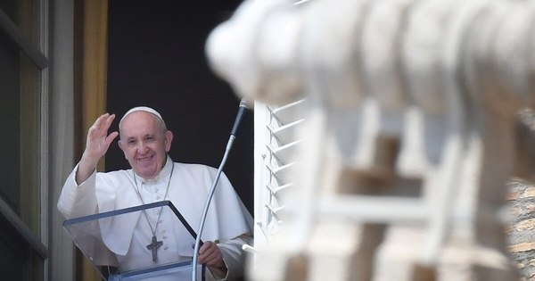 La Nación / El papa Francisco habló por teléfono con Joe Biden para felicitarlo