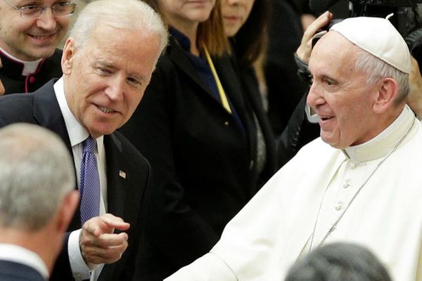 El Papa se une a los líderes mundiales que felicitan a Biden
