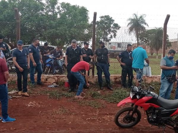 Guardiacárceles del penal de PJC protestan tras ser destituidos