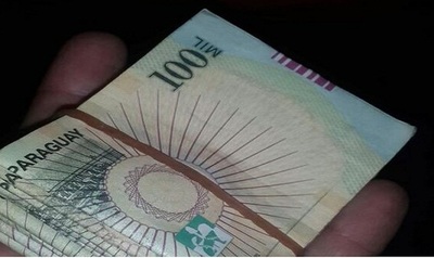 Cajero de chipería devuelve cartera llena de una suma importante de dinero