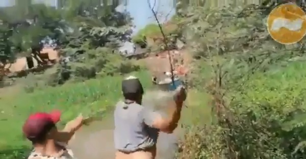 A gritos y piedrazos: Paseros se enfrentan a policías en la zona de Puerto Elsa » Ñanduti