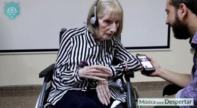 ¡Conmovedor! Abuelita con Alzheimer recordó con una música sus días de bailarina | Noticias Paraguay