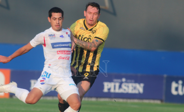 HOY / Albos y aurinegros igualan en juego muy incidentado