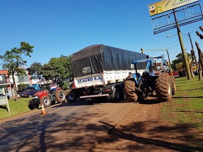Tractorazo no respetó derecho de libre tránsito - ADN Paraguayo