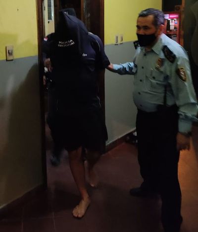 Vecinos rodean a presunto ladrón y facilitan su detención en San Antonio - Nacionales - ABC Color