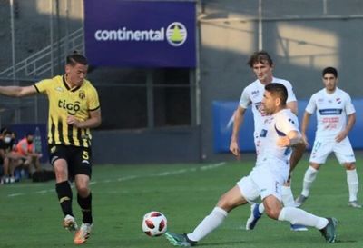 Albos y aurinegros igualan en juego muy incidentado