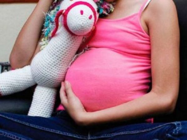El 92% del costo del embarazo de adolescentes recae en las madres