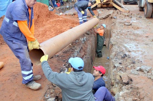 Daño en antigua cañería de Essap de nuevo deja sin agua a usuarios