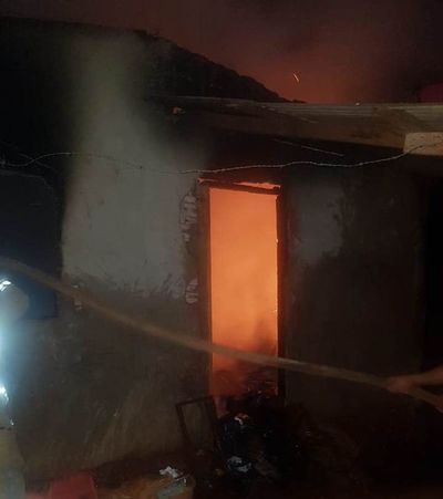 Incendio consume por completo una vivienda - ABC en el Este - ABC Color