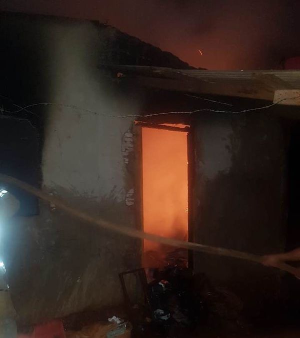 Incendio consume por completo una vivienda - ABC en el Este - ABC Color