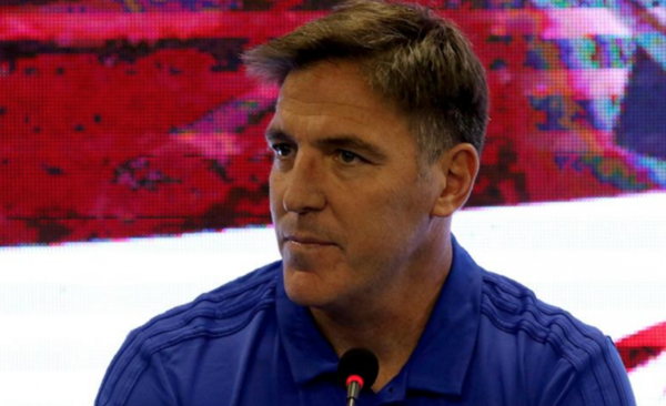 HOY / Berizzo entona el himno nacional