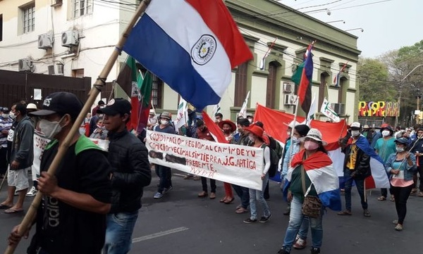 Campesinos abandonan Asunción tras compromiso del Ejecutivo