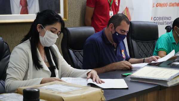 Apertura de sobres de oferentes para obras del polideportivo en Gobernación
