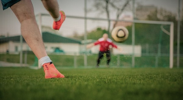 Burbujas Deportivas: Desde el lunes vuelve su “majestad el fútbol” a las canchitas - Megacadena — Últimas Noticias de Paraguay