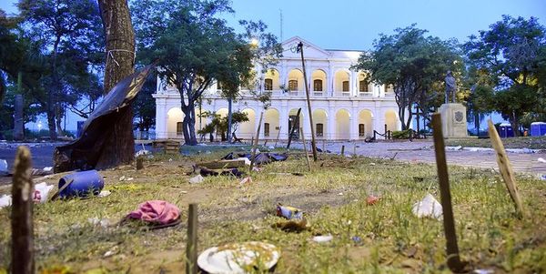 Plaza del Cabildo: basura, criaderos y estado de abandono - Nacionales - ABC Color