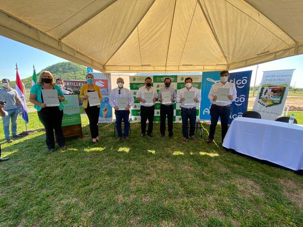 Paraguarí cuenta con cinco nuevos telecentros para el acceso gratuito a internet | .::Agencia IP::.