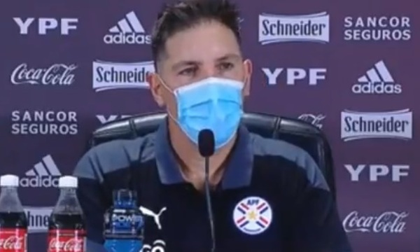 Berizzo "finge demencia" al ser consultado la falta de Romero