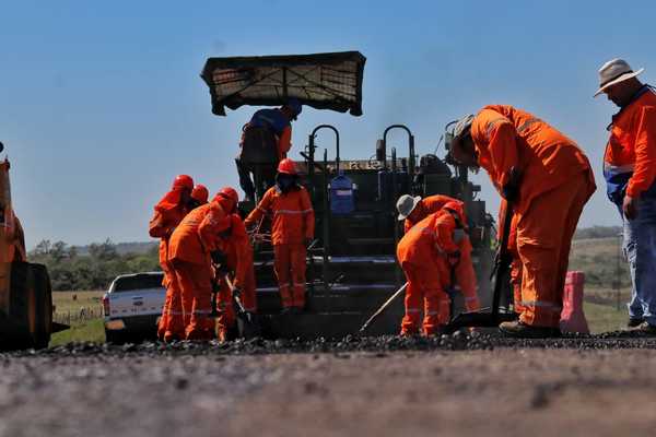 Labores en Ruta PY01 entre Paraguarí y Misiones emplea a centenar de personas | .::Agencia IP::.