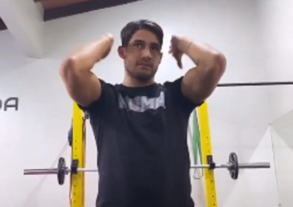Crónica / (VIDEO) Emañami el peinado que quiere usar Tito Torres