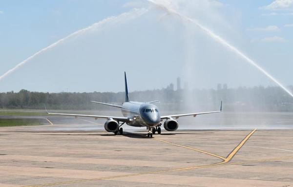 Dinac observa aumento de la demanda de pasajes aéreos con destino a Buenos Aires
