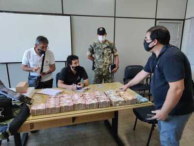 Detienen a brasileño con 340.000 reales cuyo origen no pudo justificar - Noticde.com