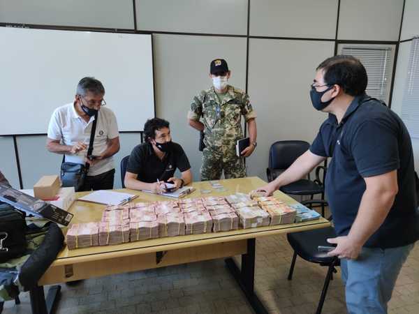 Detienen a brasileño con 340.000 reales cuyo origen no pudo justificar - Noticde.com
