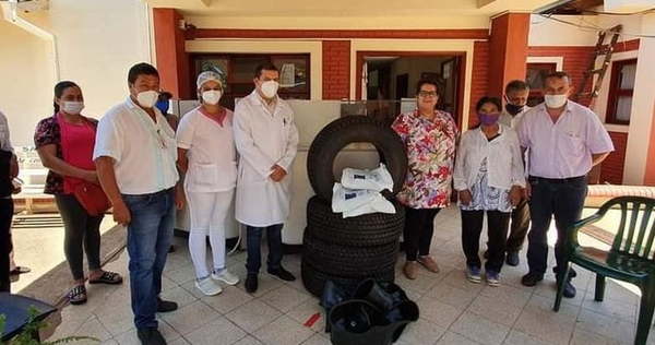 Repatriación: Entregan cubiertas nuevas para ambulancia del Hospital - Noticiero Paraguay