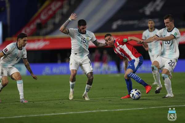 Miguel Almirón se perderá el próximo partido de la Albirroja por Eliminatorias - Megacadena — Últimas Noticias de Paraguay